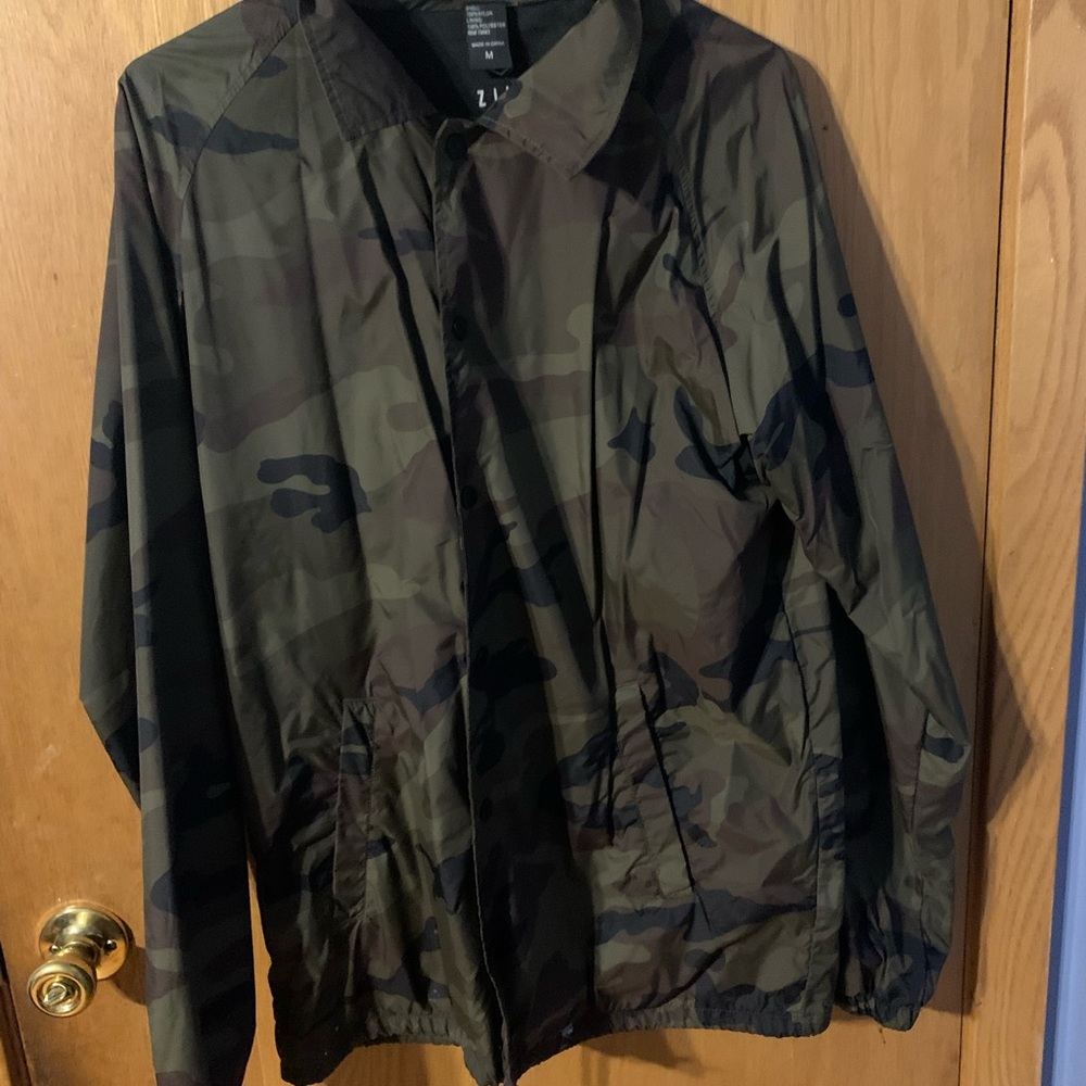 Windbreaker - Picture 4 of 4